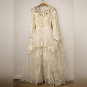 VINTAGE 1950-ISH  LACE AND TULE WEDDING DRESS
